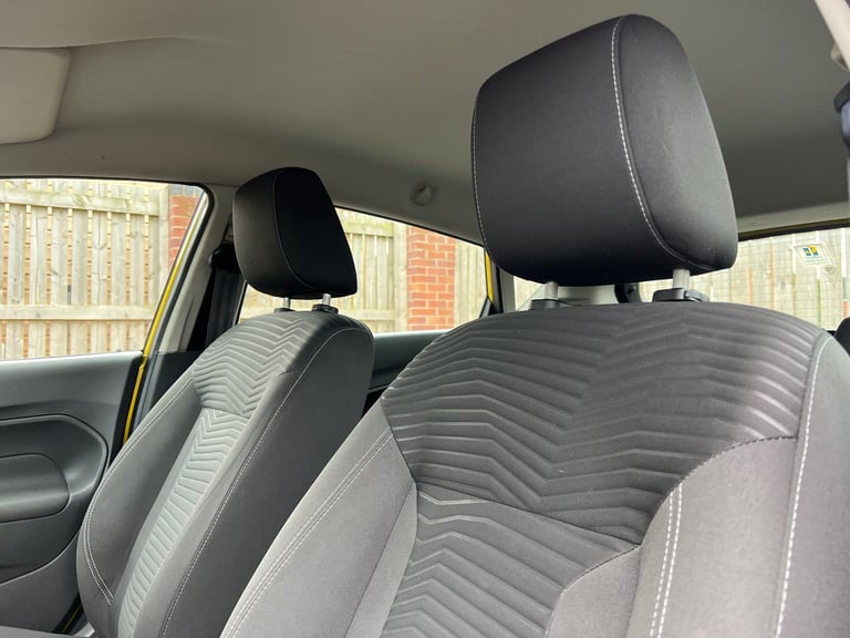 FORD FIESTA 1.25 ZETEC 5DR 11 MOT £35 TAX 2 F/KEEPERS!