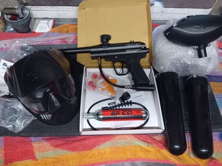 image for PAINT MARKER KIT, BASICALLY NEW, C/W SAFETEY KIT AND APPROX 1000 PAINTS