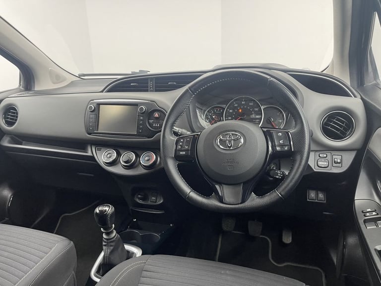 2017 Toyota Yaris 1.33 Dual VVT-i Design Hatchback 5dr Petrol Manual Euro 6 (Safety Sense) (9 Hat...