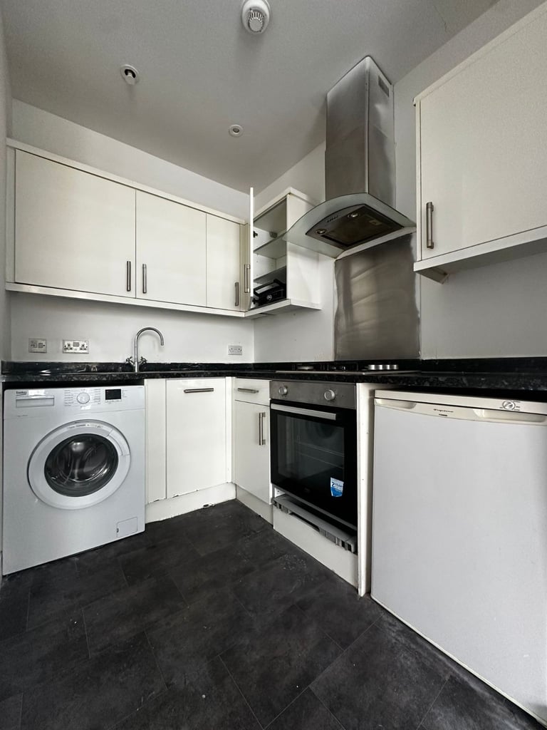 ✨ Spacious 1-Bedroom Flat in a Prime Sutton Location ✨