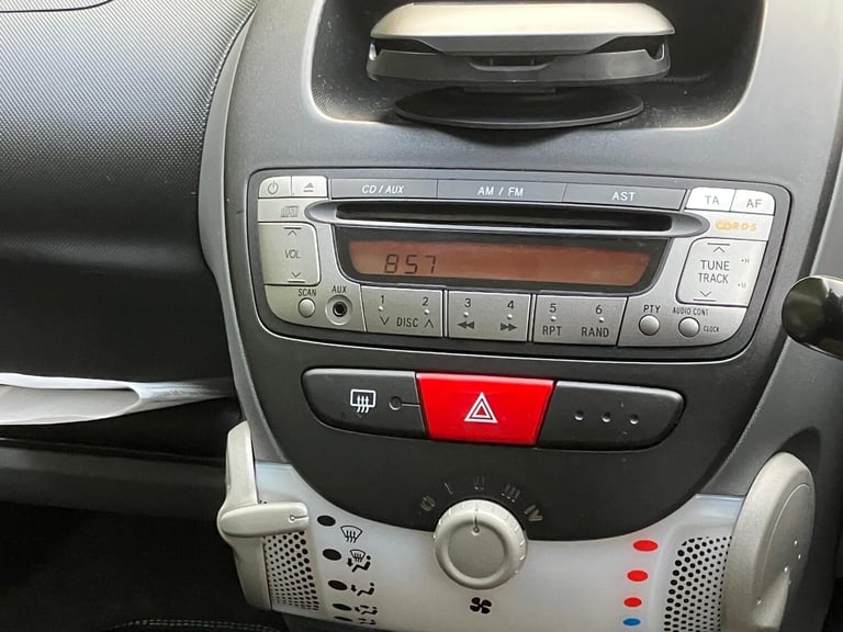 2010 Toyota AYGO 1.0 VVT-i Black 5dr HATCHBACK Petrol Manual