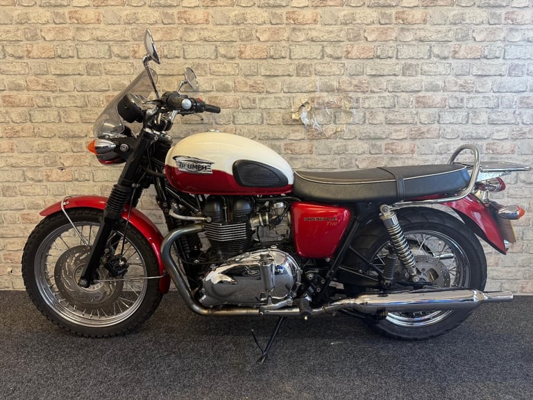 2013 Triumph Bonneville T100 - Red - 17k miles - Nice condition retro bike 