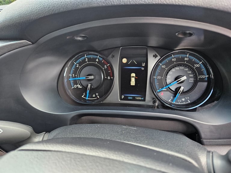 2025 Toyota Hilux INVINCIBLE X 2025 (25)  2000 miles Pick Up Diesel/Ele Automatic