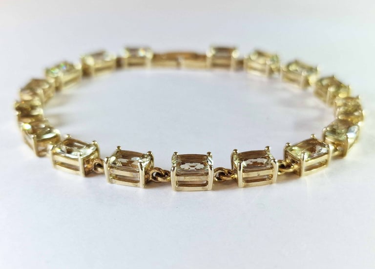 9ct Hallmarked Gold Green Sapphire Bracelet - 7.5 inches Long - Boxed - VGC