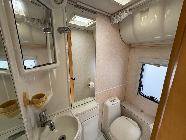 ⭐️ 2004 BAILEY PAGEANT MAJESTIC ⭐️ 2 BERTH TOURING CARAVAN ⭐️