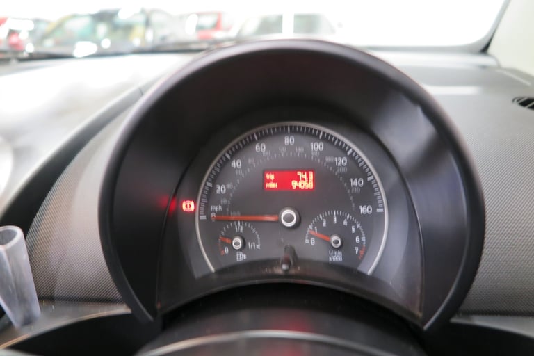 2011 Volkswagen Beetle 1.6 Sola 2dr CONVERTIBLE Petrol Manual