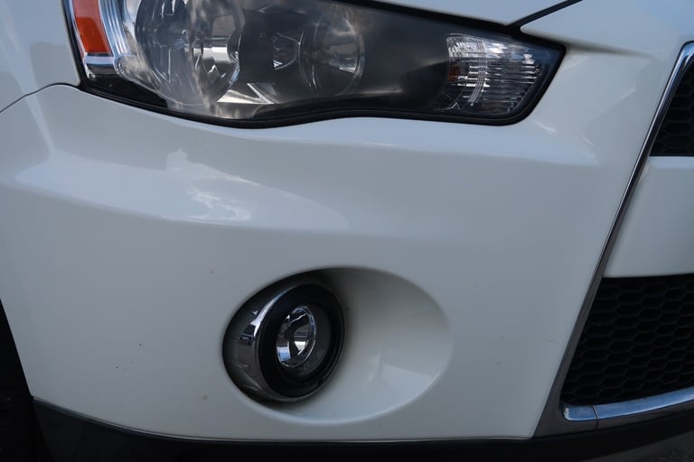 2012/12 White Mitsubishi Outlander 2.2 DI-D GX3 5dr 2WD 7 Seat