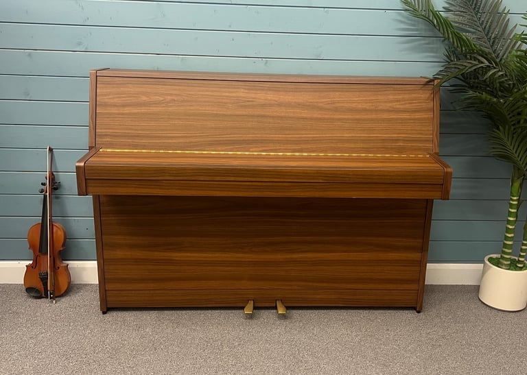 🎵🎹 STUNNING YAMAHA E108 **TUNED/SERVICED/WARRANTY AND FREE DELIVERY**🎹🎵