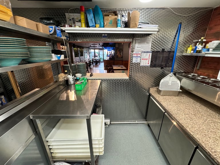 Restaurant/Luxury Bar Business For Sale - Prime Location - Modern Interior - Free Parking