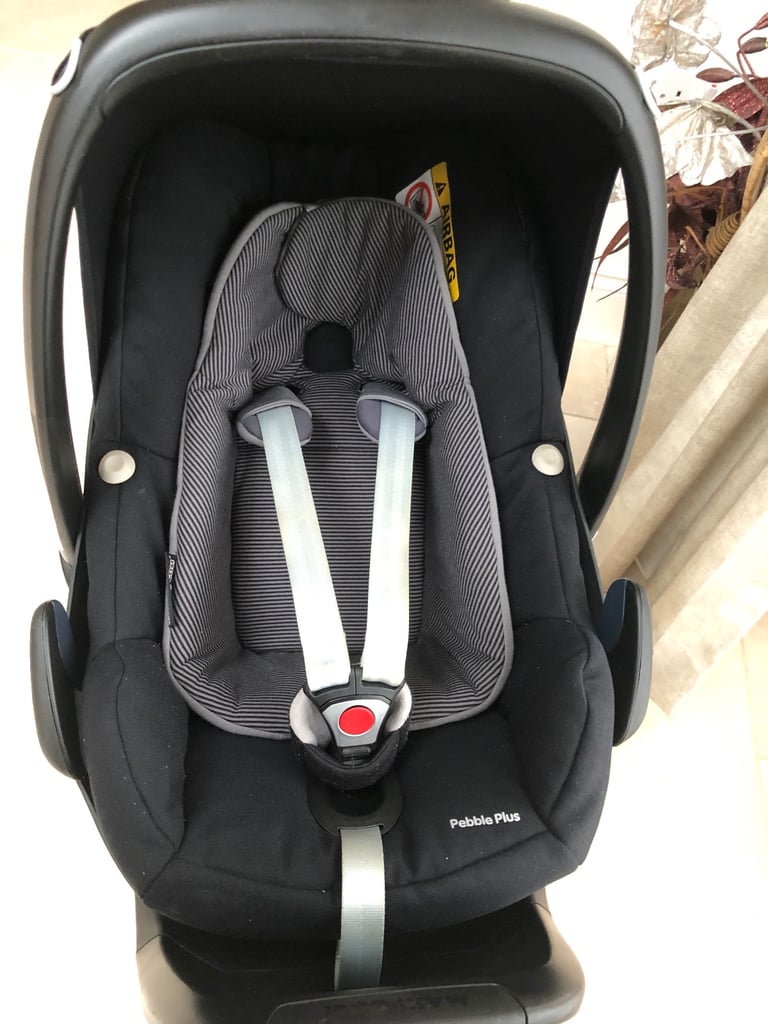 Maxi Cosi Pebble Plus Car Seat with ISO fix 2 way fix base.