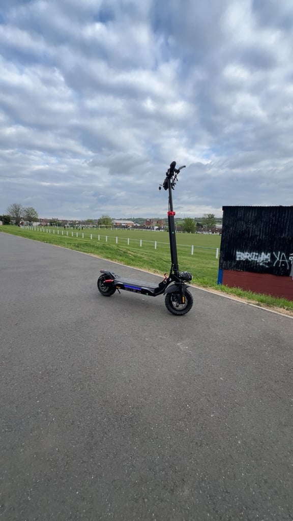 image for Electric scooter (ix4 iScooter)