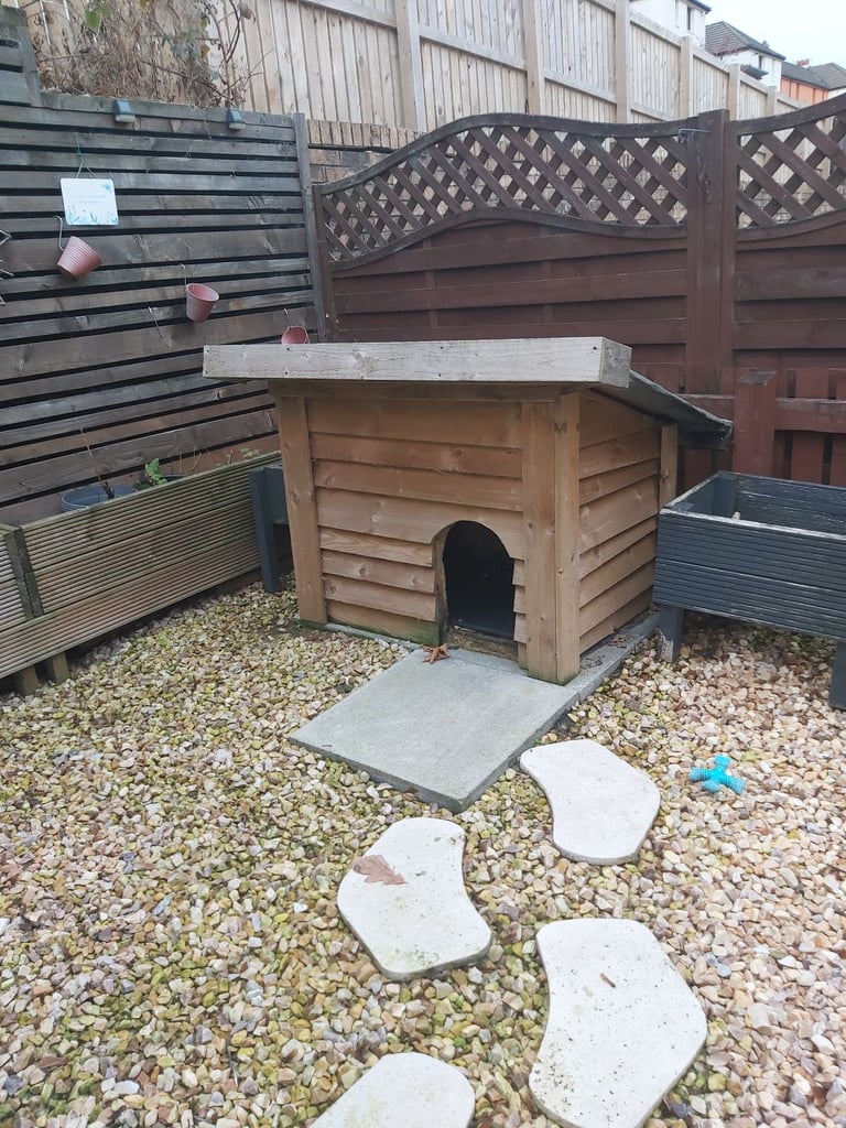 Fully insulated dog kennel