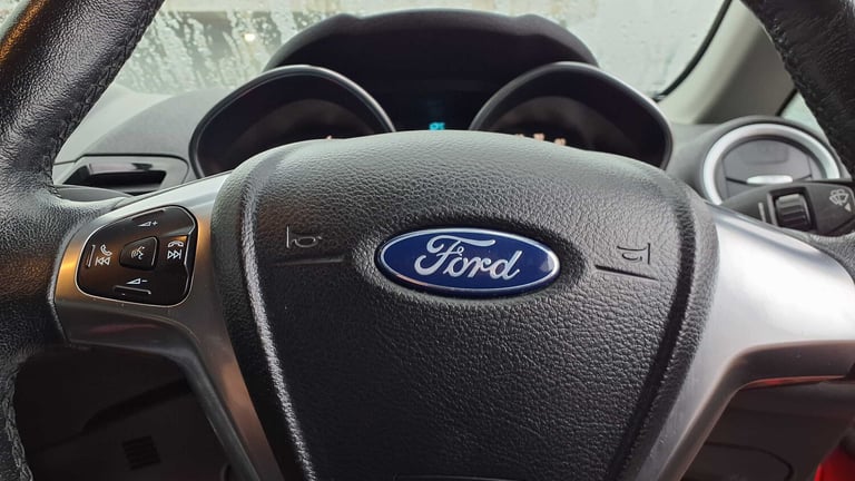  Ford Fiesta 1.25 82 Zetec 5dr Hatchback Petrol Manual