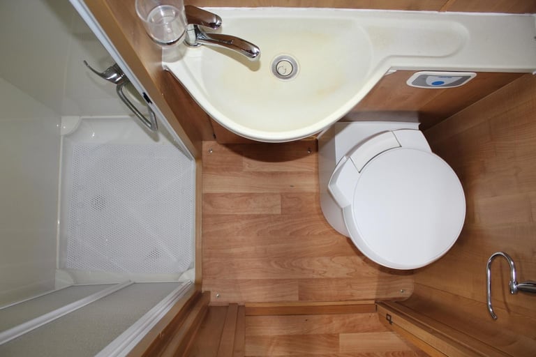 2009 "59" Plate Auto Trail Apache SE 634U Luxury 4 Berth Motorhome, Rear Lounge