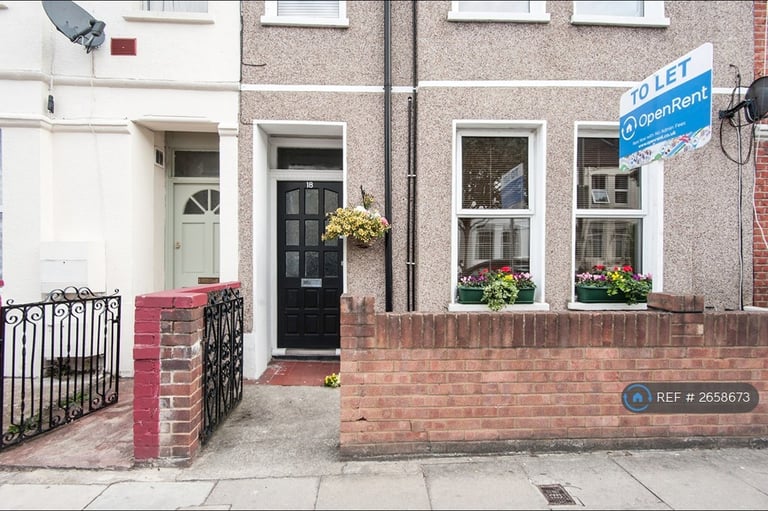 image for 2 bedroom flat in Gilbey Road, London, SW17 (2 bed) (#2658673)