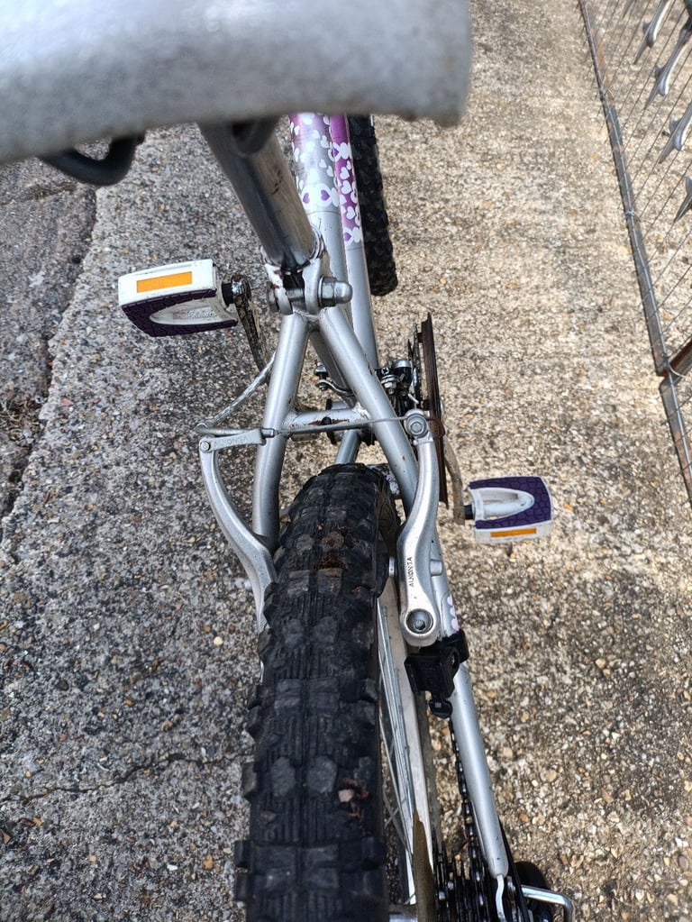 RALEIGH KRUSH24(PINK/SILVER) 24 INCH WHEEL CHILDS BIKE,SOLID KICK STAND,ALLOYBRAKES+LEVERS