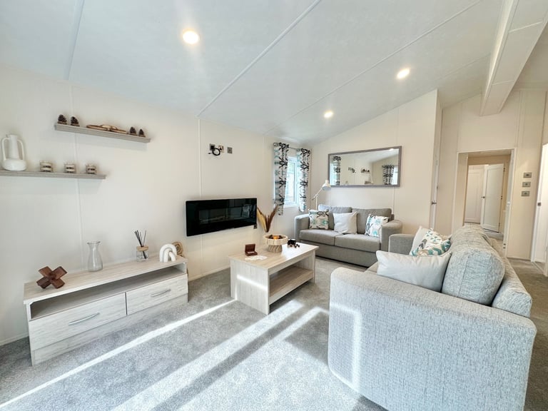 Luxury Static Lodge For Sale NOW REDUCED FOR QUICK SALE Suffolk Coast 11.5 Month Season 