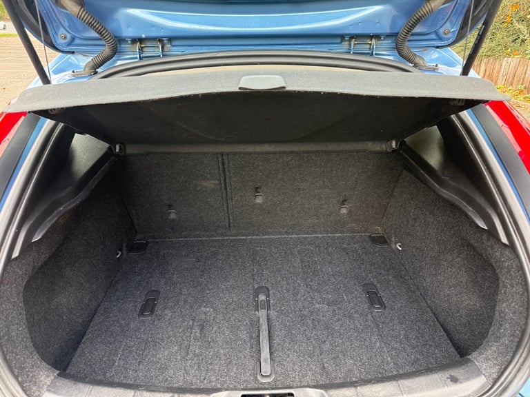 2014 Volvo V40 D3 SE Lux Nav 5dr HATCHBACK Diesel Manual