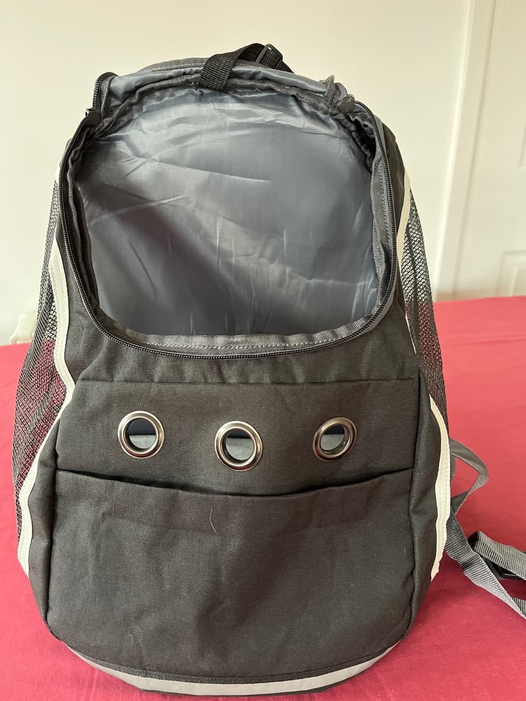 Small dog/puppy back/ front carrier