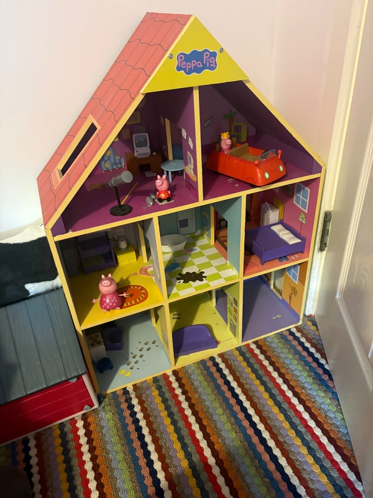 Peppa pig wooden play house