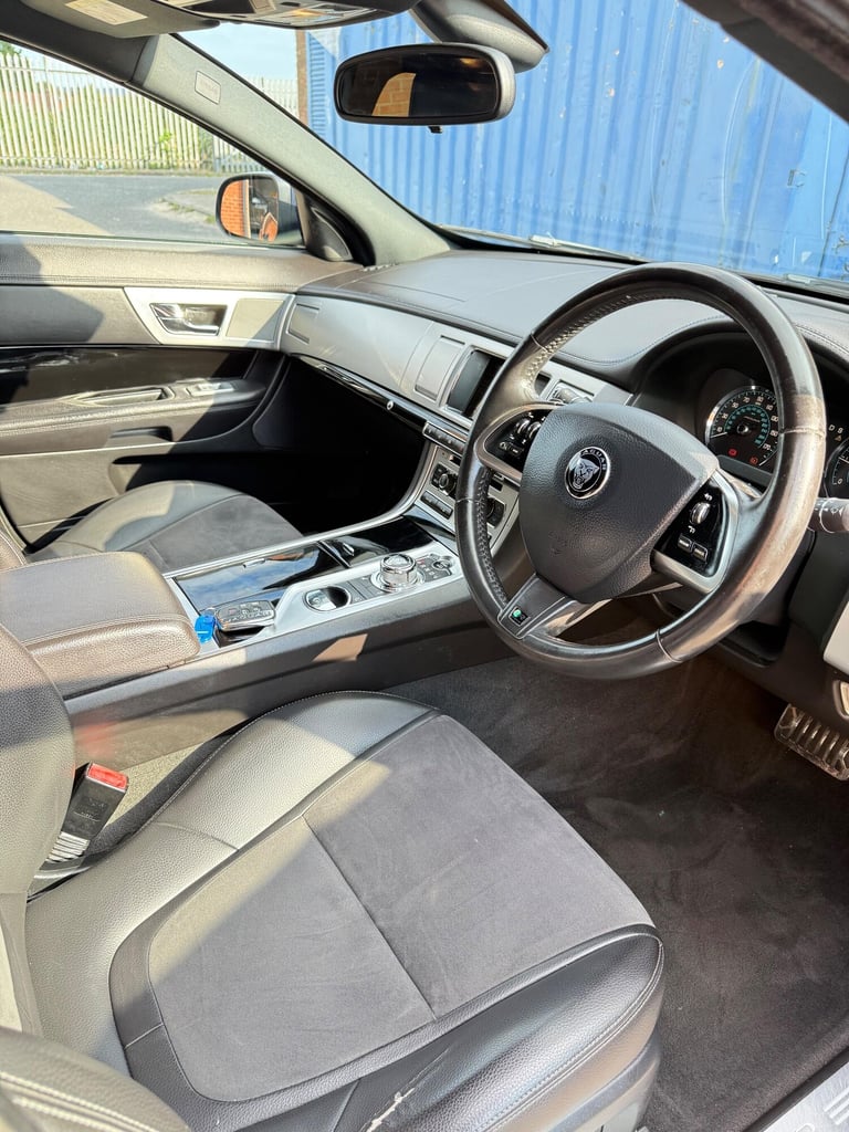 2014 Jaguar XF 2.2d R-Sport Auto Euro 5 (s/s) 4dr SALOON Diesel Automatic