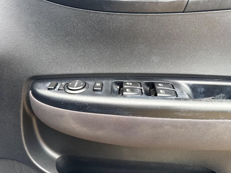 2011 Hyundai i20 1.4 Comfort Euro 5 5dr HATCHBACK Petrol Manual