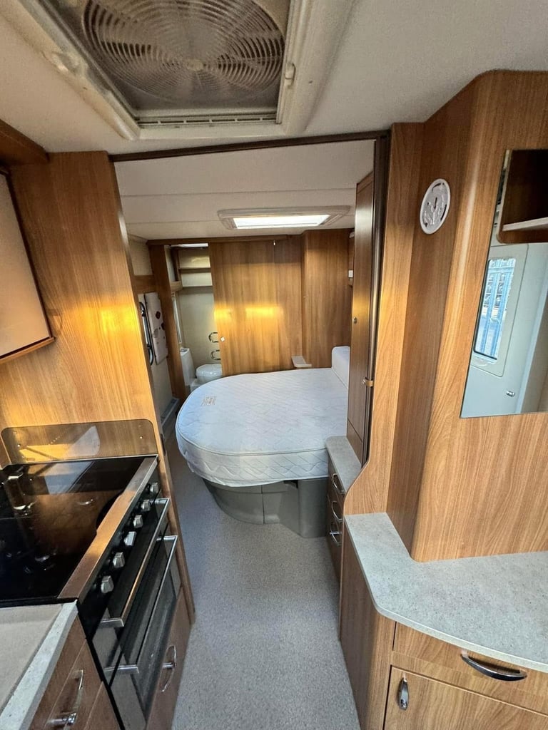 Swift Challenger SE 580 Transverse Island Bed Full Rear Bathroom