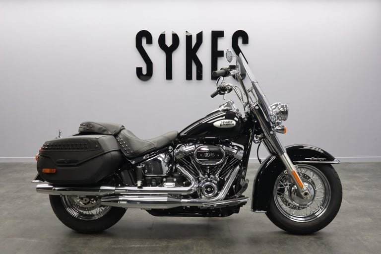 NEW 2024 Harley-Davidson FLHCS Softail Heritage Classic in Vivid Black