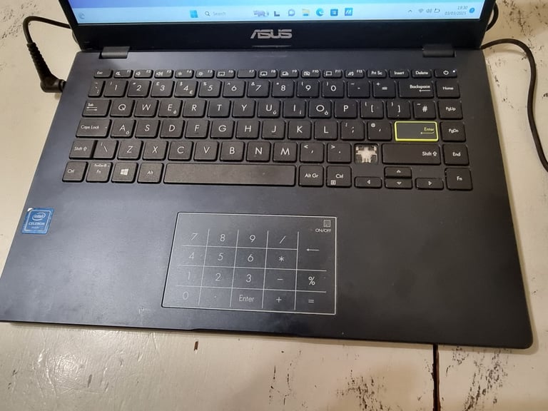 Laptop asus E410M