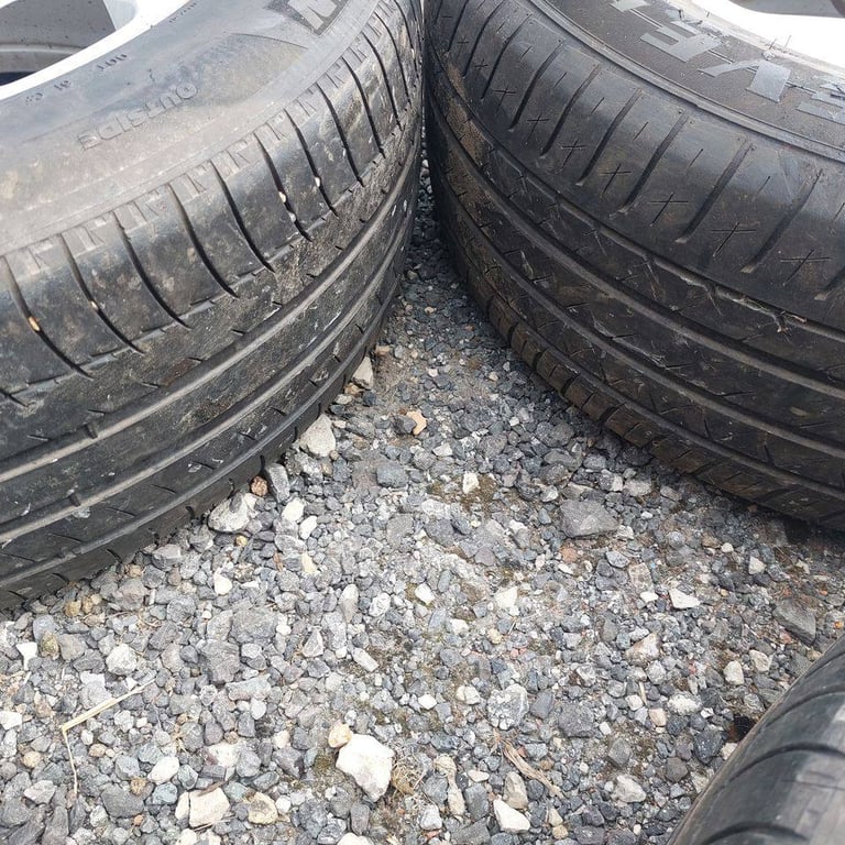 Genuine 20 inch landrover rangerover alloy wheels decent tyres may fit Vw t5 t6?