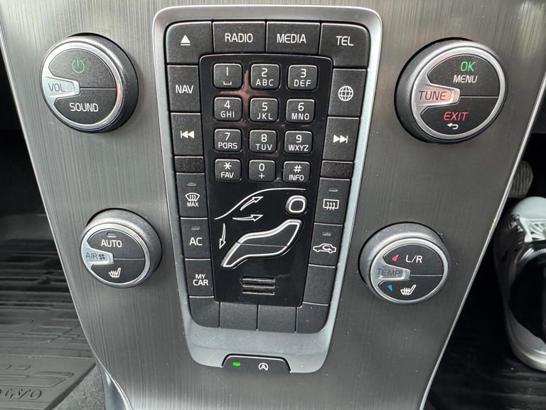 2016 Volvo V40 2.0 D3 SE Lux Nav Euro 6 (s/s) 5dr HATCHBACK Diesel Manual