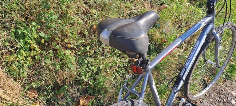 Large hybrid aluminium frame road bike 