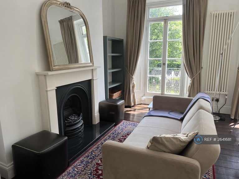 Studio flat in Oakley Square, London, NW1 (#2641681)