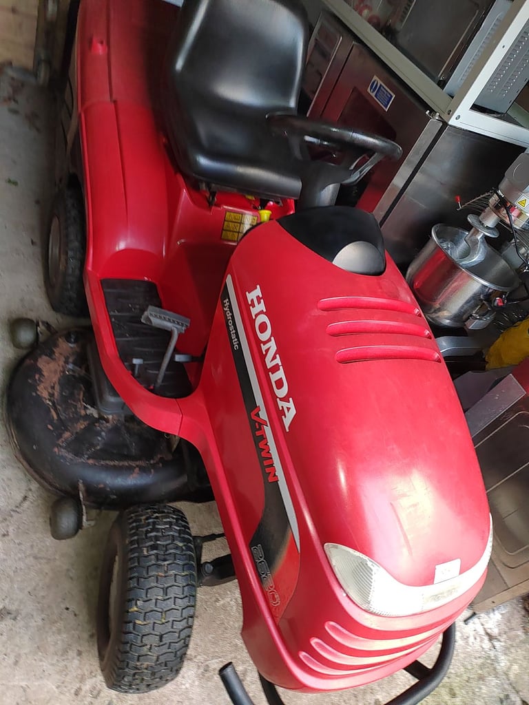 Honda ride on lawnmower 