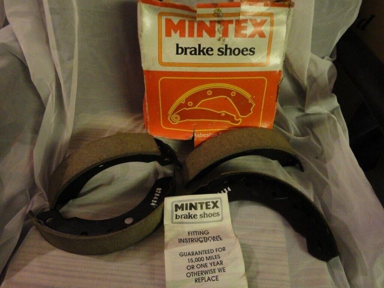 MINTEX BRAKE SHOE SET (MLR67AF)