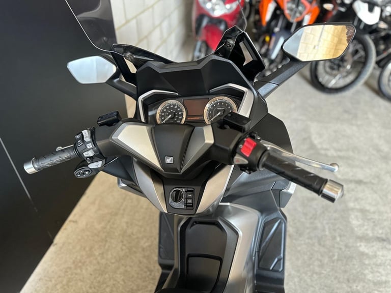 GORGEOUS ONE OWNER 2021/21 HONDA FORZA 350 MOTORCYCLE 