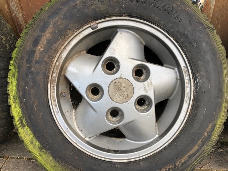 Land Rover Alloy Wheels with Tyres Cyclone Discovery 1