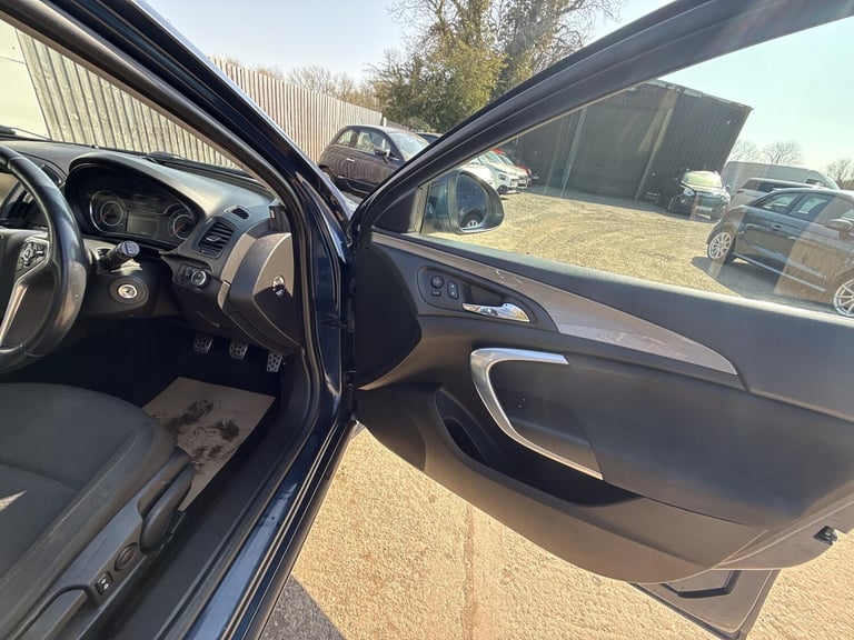 2013 Vauxhall Insignia 1.8i VVT Design Nav 5dr HATCHBACK PETROL Manual
