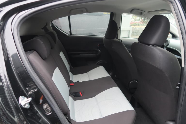 Toyota Aqua/Aygo/Yaris/Fit/Jazz Hybrid 1.5 Auto 5 Seater 5 dr Hatchback ULEZ Q20