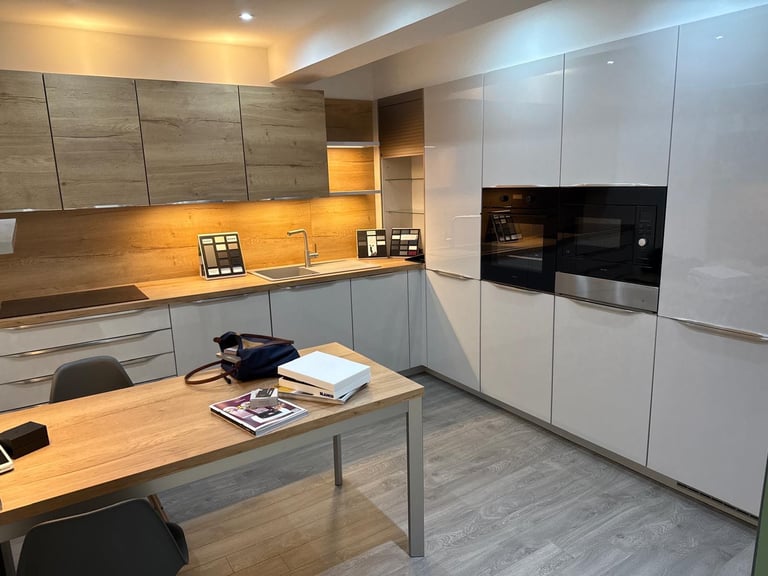 Full Ex display kitchen with appliances 