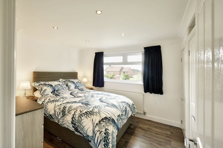 £1000pcm. All Bills Included, Boutique 1 Bedroom Apartment With Off Road Parking & Free Wi-Fi