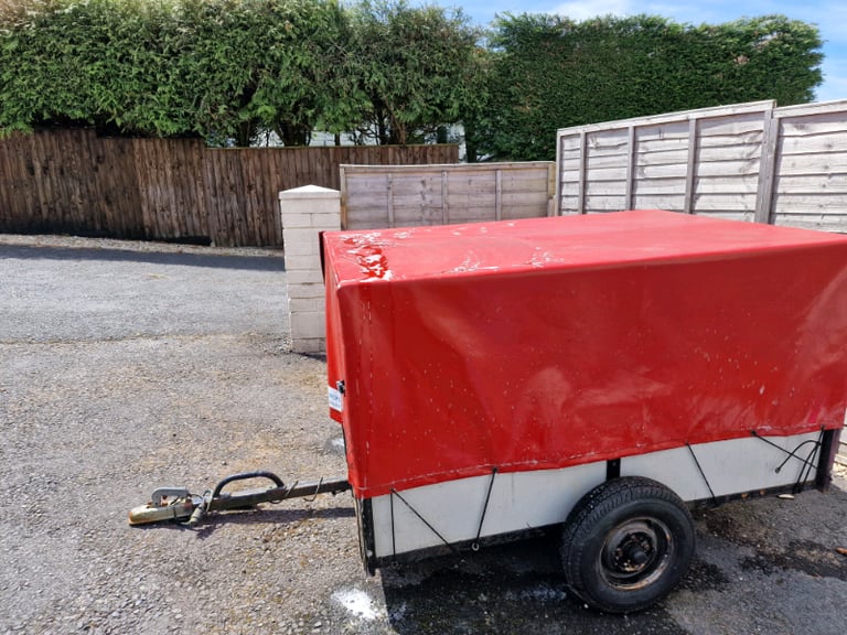Trailer with removable top