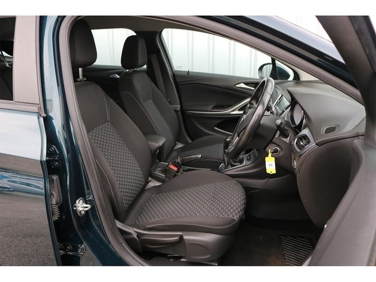 2017 Vauxhall Astra CDTi ecoTEC BlueInjection Tech Line Nav Estate Diesel Manual