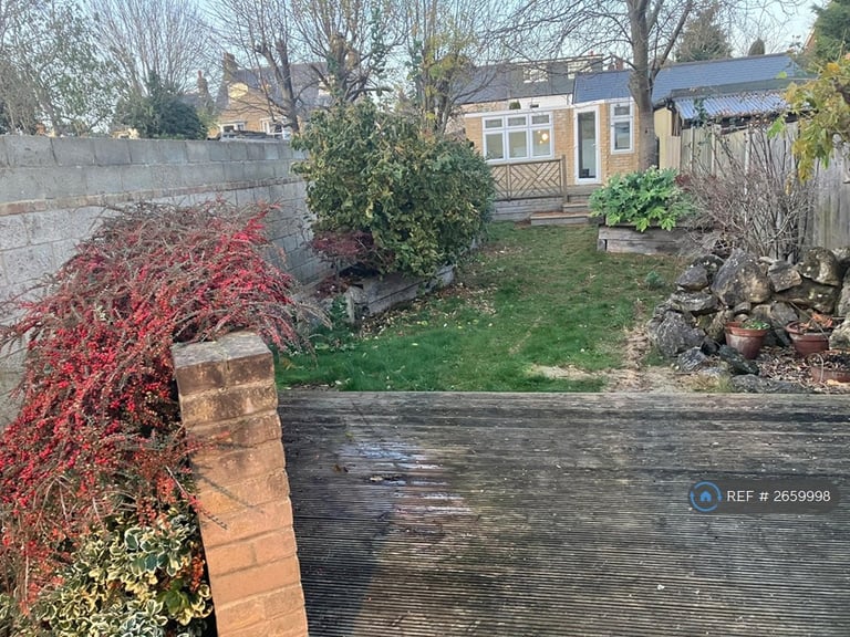 1 bedroom in Kent Road, Gravesend, DA11 (#2659998)