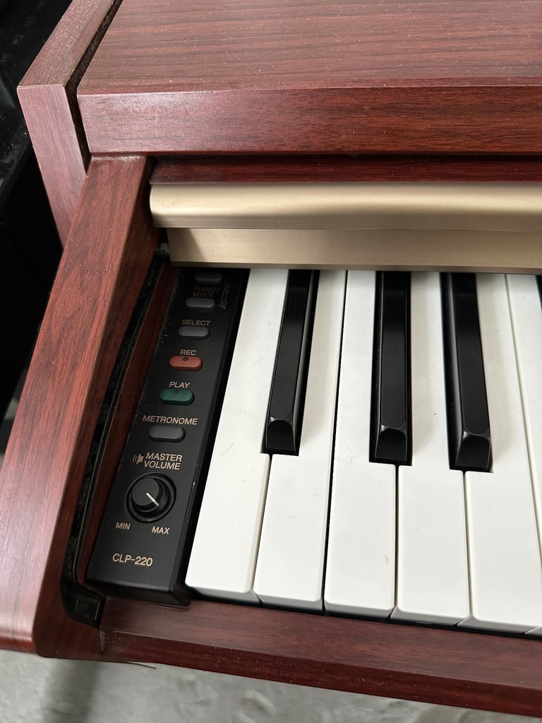 Yamaha Clavinova CLP-220
