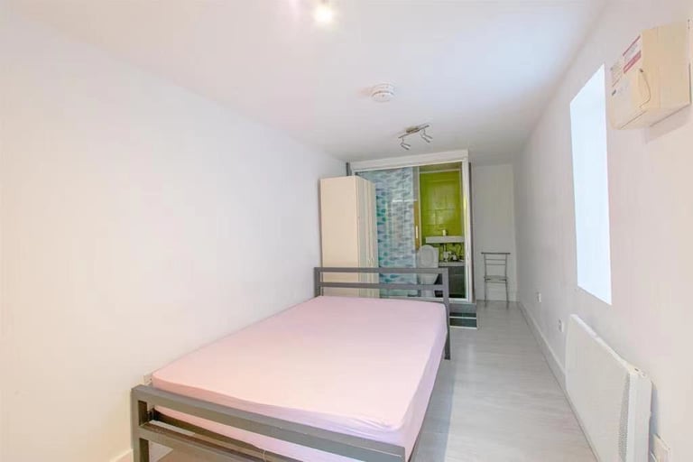 Beautiful double room in New market Road 