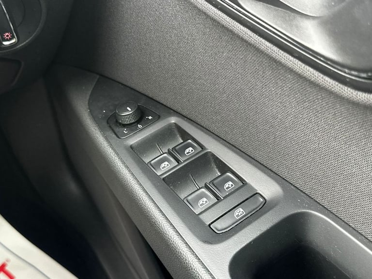 2016 SEAT Leon 1.6 TDI SE Hatchback 5dr Diesel DSG Euro 6 (s/s) (110 ps) Hatchback Diesel Automatic