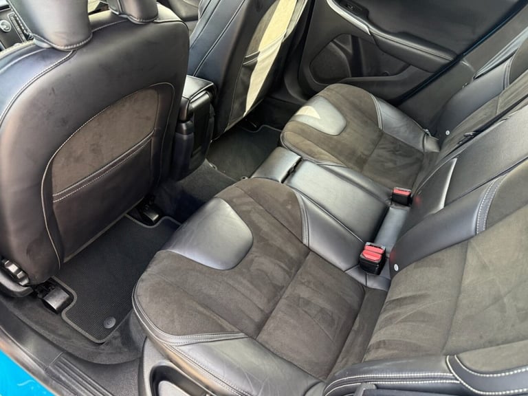2015 Volvo V40 2.0 D4 R-Design Hatchback 5dr Diesel Manual Euro 6 (s/s) (190 ps) Hatchback Diesel...