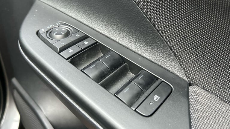 2024 Toyota C-HR 1.8 Hybrid Design 5dr CVT HATCHBACK PETROL/ELECTRIC Automatic