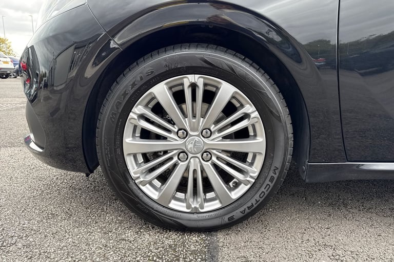 2019 Peugeot 208 1.2 PureTech Signature Euro 6 (s/s) 5dr Hatchback PETROL Manual